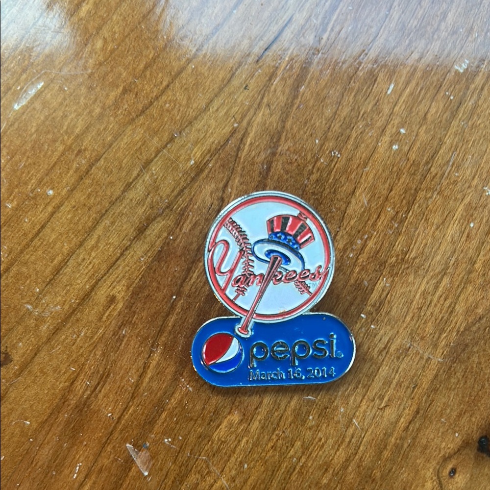 Round Silver Metal Pin Back yankees 2014 collectible